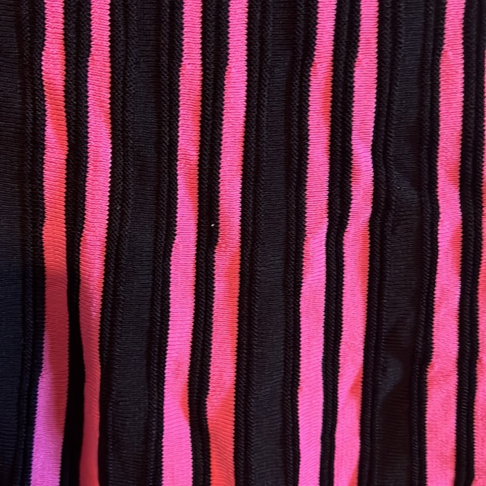 Excellent condition Cyrus black &hot pink top long sleeve size m lots of stretch - Picture 2 of 5